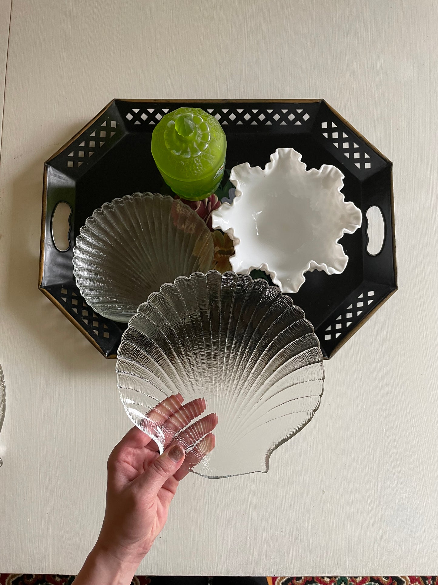 Four Seashell Plates and Serving Tray