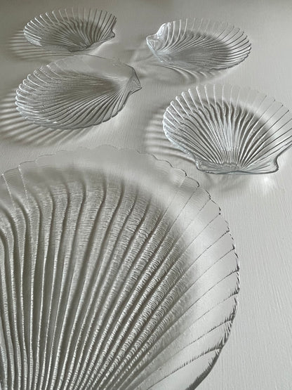 Four Seashell Plates and Serving Tray